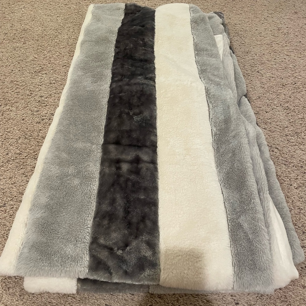 UGG Plush Duvet Cover in Gray and Cream